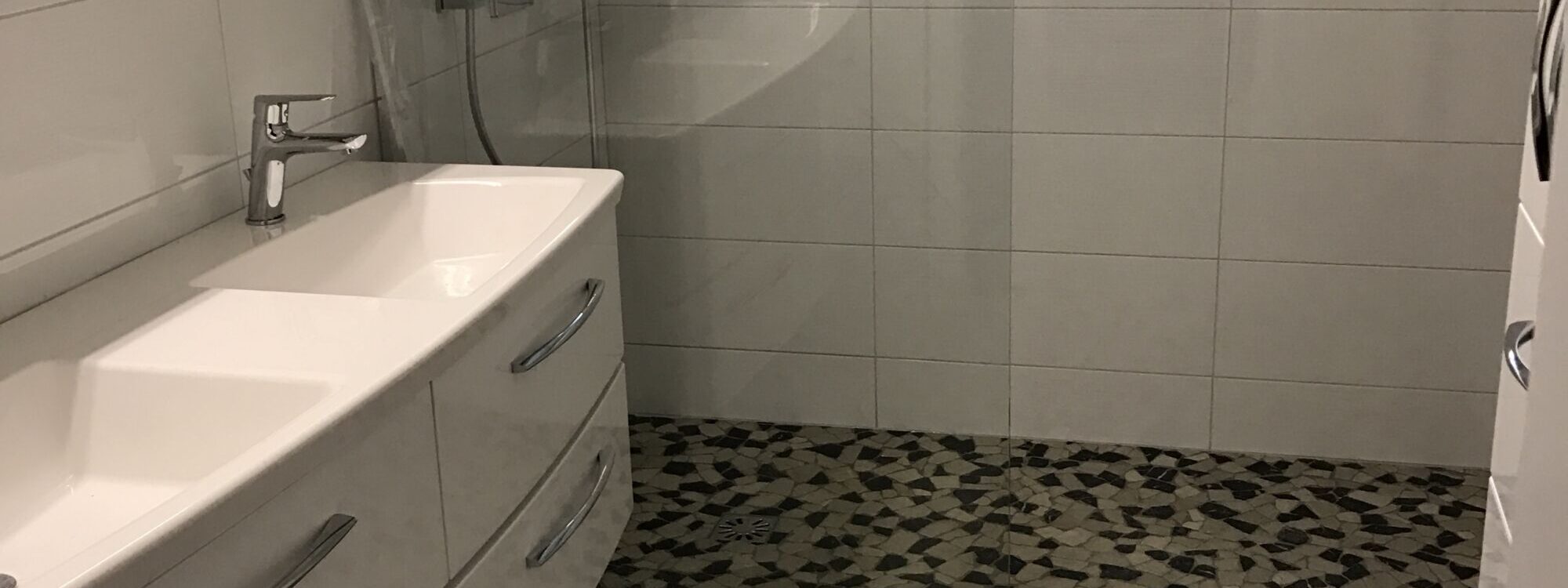 IMG_1091 1 2000X750 | HD Energy Quels sont les meilleurs matériaux pour une salle de bain adaptée aux PMR (Personnes à Mobilité Réduite) ? Rixheim