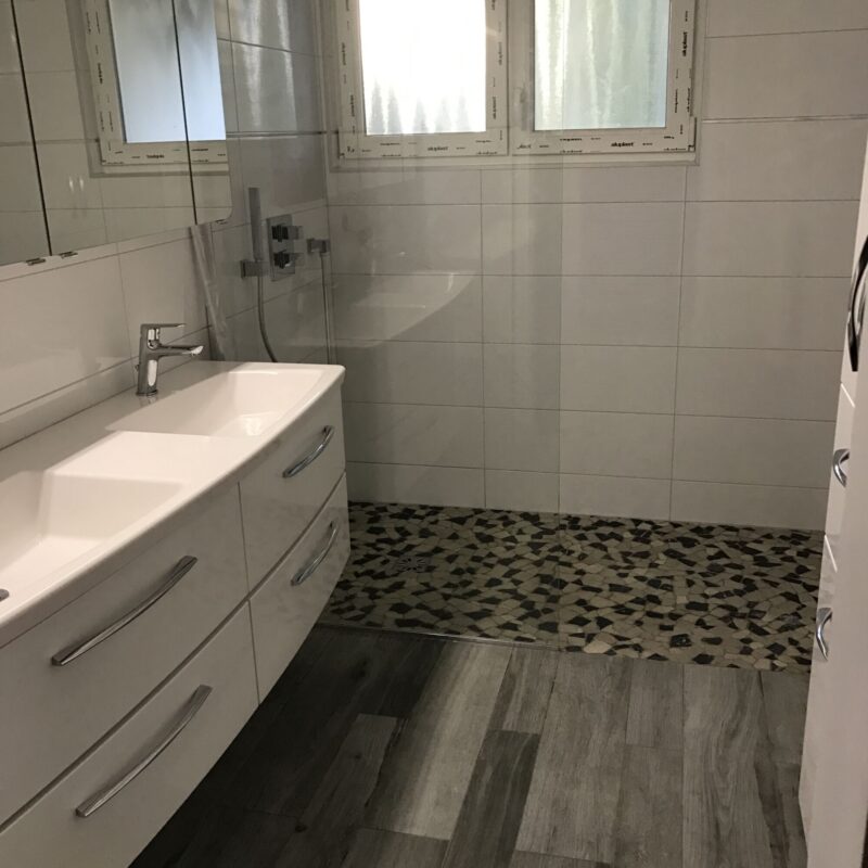 IMG_1091 1 800X800 | HD Energy Quels sont les meilleurs matériaux pour une salle de bain adaptée aux PMR (Personnes à Mobilité Réduite) ? Rixheim