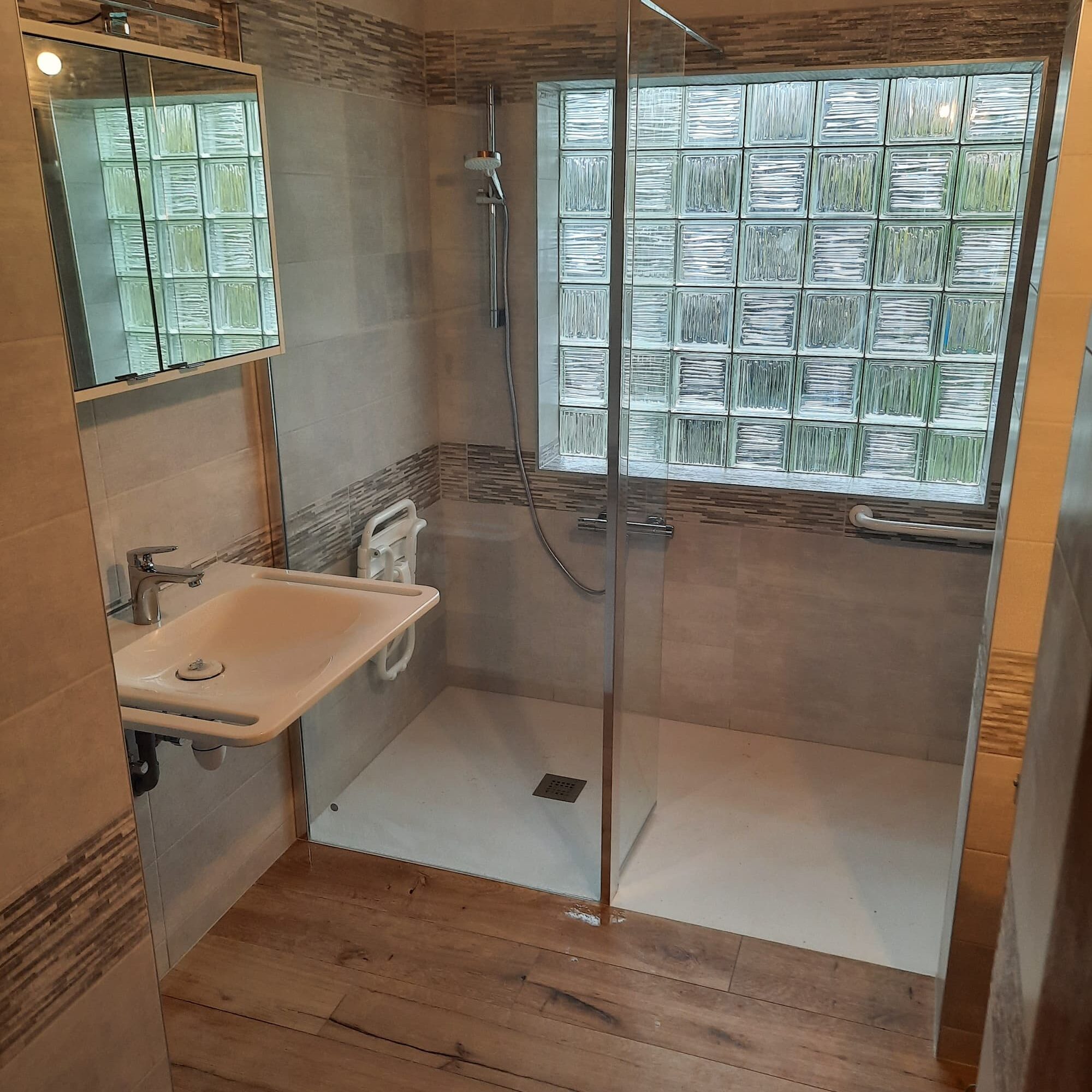 Comment am&eacute;nager une salle de bain PMR alliant accessibilit&eacute; et design ? Riedisheim