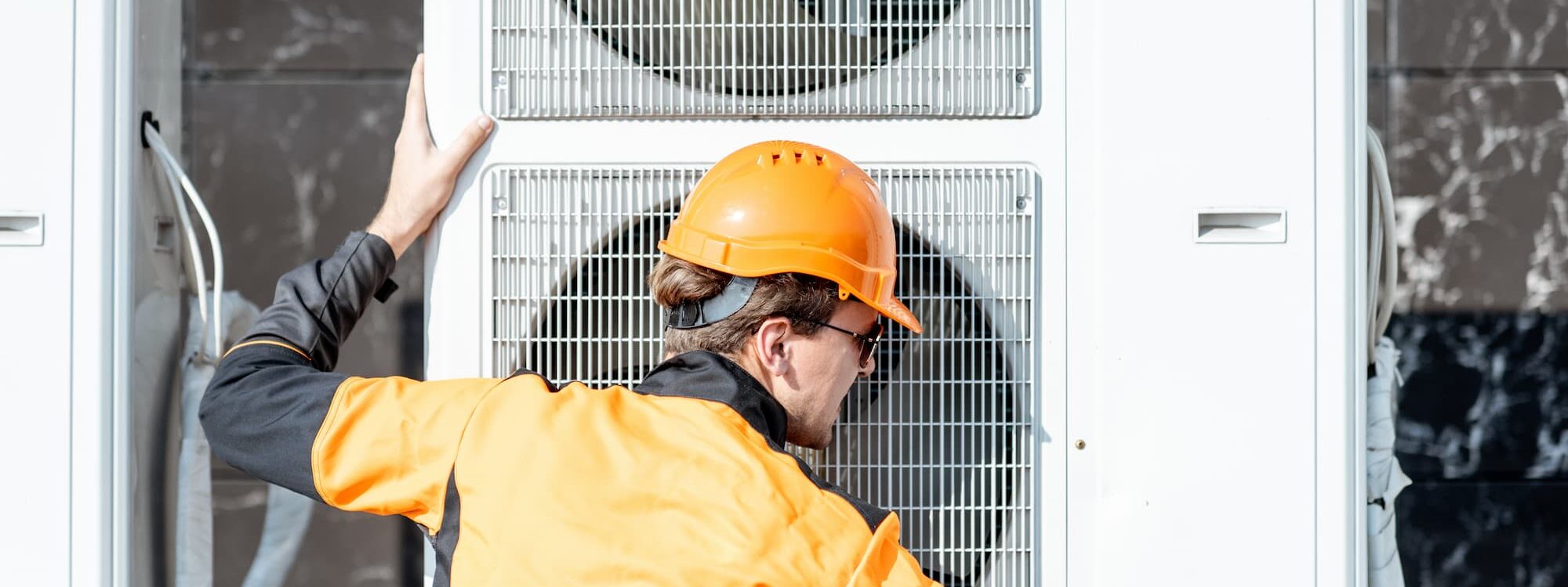 INSTALLATION_CHAUFFAGE_SANITAIRE_1 2000X750 | HD Energy Quels sont les critères de performance à vérifier avant d’acheter une pompe à chaleur ? Illzach