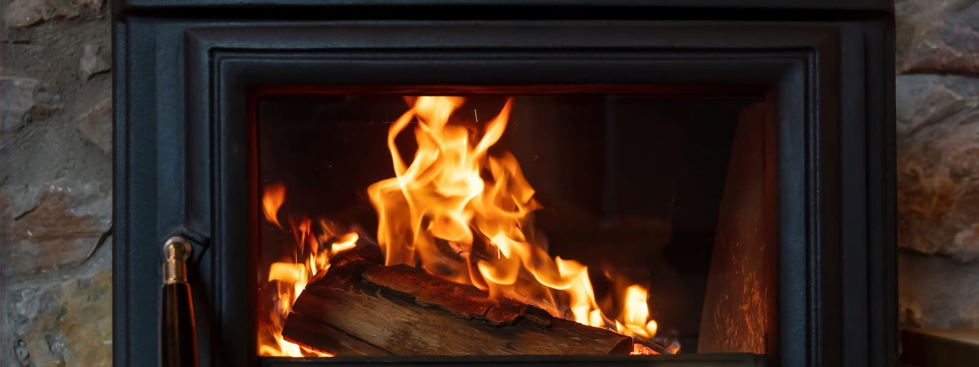 ADOBESTOCK_476364401 2000X750 | HD Energy Quels sont les avantages d’un poêle central pour chauffer une grande pièce ? Guebwiller